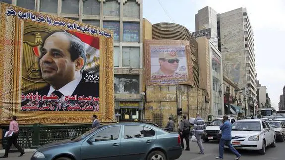 Carteles electorales en El Cairo 