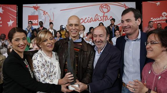 Rubalcaba, con Valenciano, en un mitin del PSOE el pasado día 13.