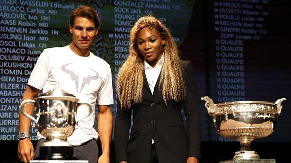 Rafa Nadal y Serena Williams, durante el sorteo de Roland Garros. 