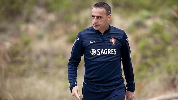 Paulo Bento, durante un entrenamiento. 