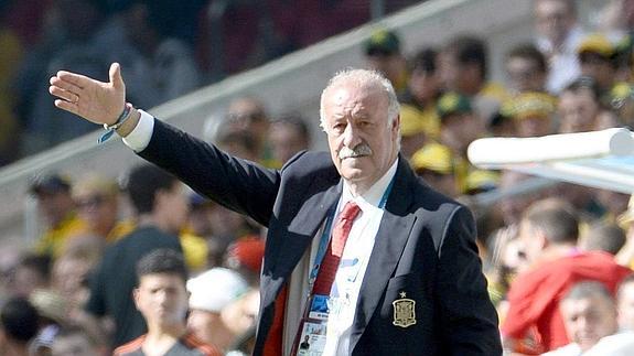 Del Bosque da indicaciones ante Australia. 