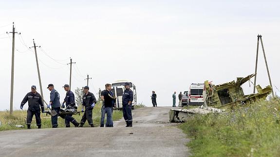 Vagones con refrigeración que trasladan los cuerpos a Donetsk. Reuters