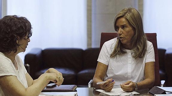 La Directora General de Salud Publica, Mercedes Vinuesa y la Ministra de Sanidad, Ana Mato. 