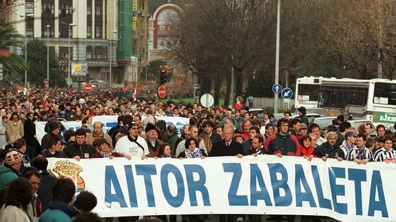 Manifestación en San Sebastián tras muerte de Zabaleta. 