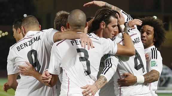 Cristiano, Benzema, Pepe, Bale, Ramos y Marcelo celebran uno de los goles al Cruz Azul  