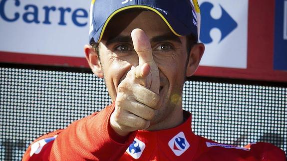 Alberto Contador celebra una victoria de etapa en la Vuelta. 