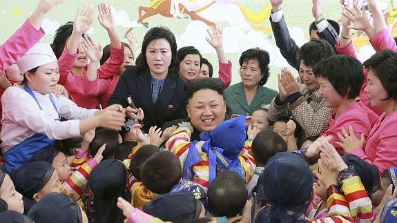 Kim Jong-un visita un orfanato de Pyongyang. 