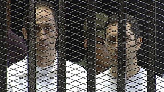 Alaa (d) y Gamal (i) durante el juicio. 