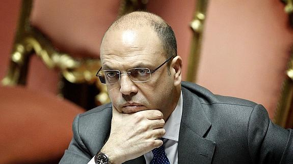 El ministro italiano del Interior, Angelino Alfano , durante una sesión del Senado. 