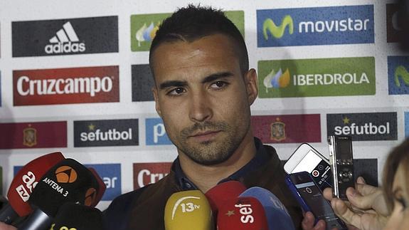 Asenjo atiende a la prensa. 