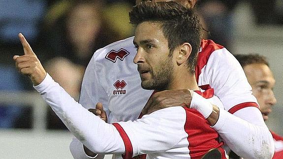 Alberto Bueno celebra un gol. 