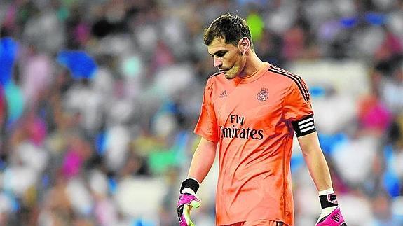 Casillas se aferra a su contrato