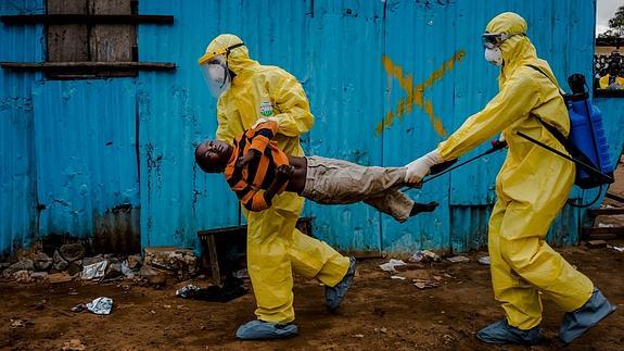 El fotógrafo Daniel Berehulak ganó el Pulitzer a la mejor fotografía por su cobertura del ébola.