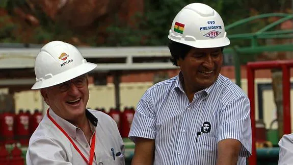 Antonio Brufau y Evo Morales. 