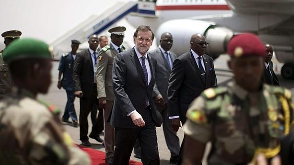 Mariano Rajoy, a su llegada a Bamako. Efe | Atlas