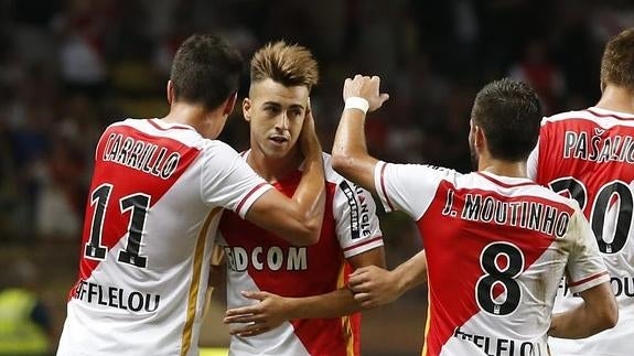 Los jugadores del Mónaco celebran un gol. 