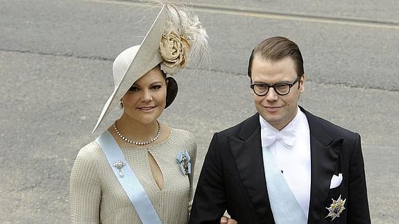 Los príncipes Daniel y Victoria de Suecia.