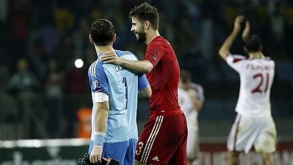 Casillas y Piqué. 