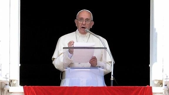 El Papa, durante el rezo del Ángelus. 