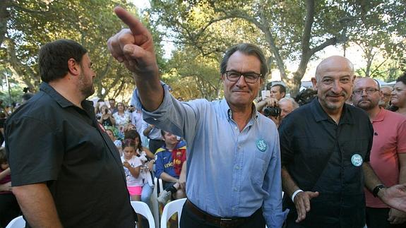 Artur Mas, junto a Oriol Junqueras y Germà Bel. 