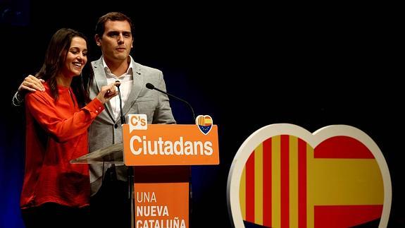 Inés Arrimadas y Albert Rivera, en el cierre de campaña de Ciudadanos.