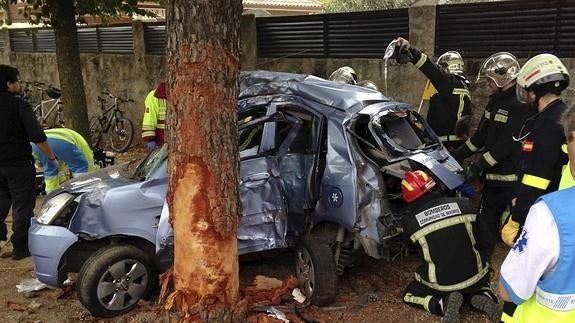 Accidente de tráfico registrado este domingo en Madrid que se ha saldado con un muerto y un herido. 