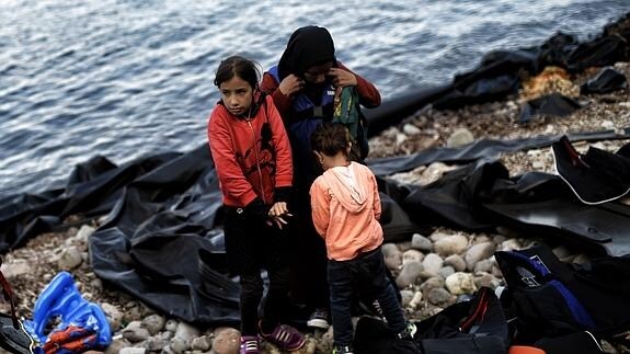 Un fotógrafo deja su cámara para ayudar a los refugiados