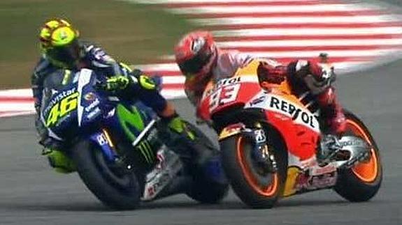 Valentino Rossi y Marc Márquez, en el polémico GP de Malasia. 