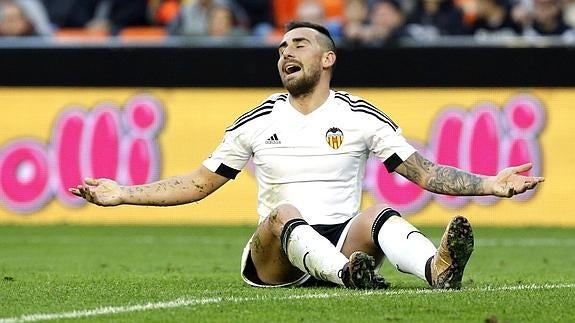 Alcácer, durante una acción del partido.