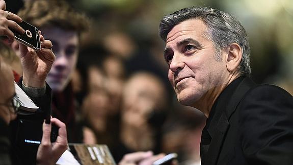 George Clooney en la alfombra roja de la Berlinale.