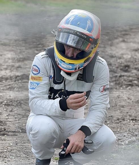 Fernando Alonso, tras su accidente en el GP de Australia. 