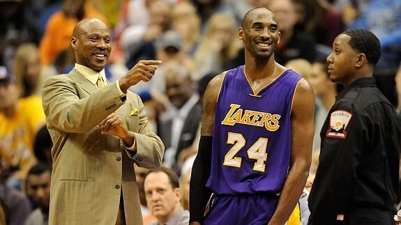 Byron Scott y Kobe Bryant. 