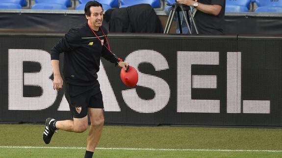 Unai Emery, en un entrenamiento previo a la final de la Europa League. 