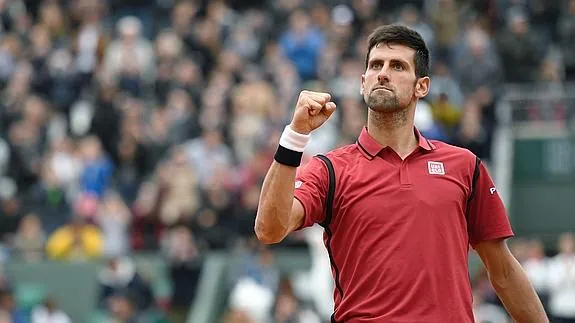 Djokovic celebra su victoria contra Thiem. 