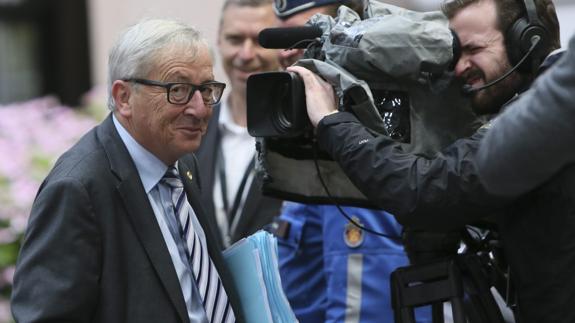 El presidente de la CE, Jean-Claude Juncker, llega para asistir a la reunión del Consejo Europeo en Bruselas.