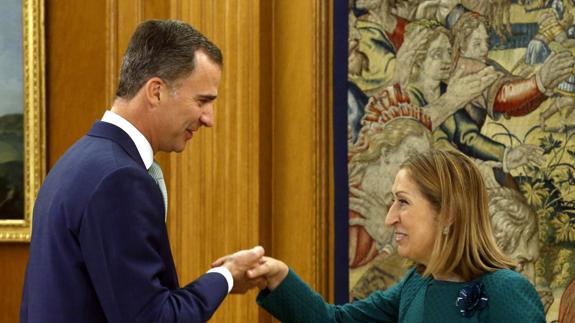 Felipe VI y Ana Pastor, durante su encuentro en Zarzuela.