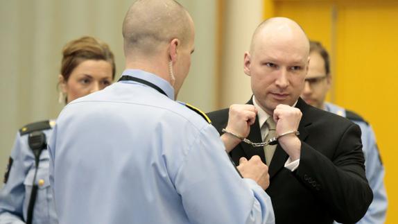 Anders Breivik fue condenado a 21 años de prisión por el asesinado de 77 personas.
