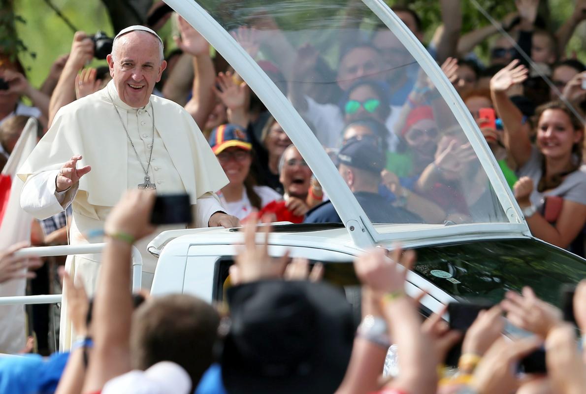 El papa Francisco, a su llegada al Campo de la Misericordia. 