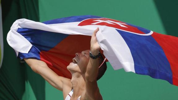 El eslovaco Matej Toth celebra su victoria en los 50 km marcha. 