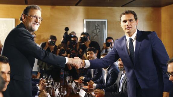 Rajoy y Rivera, el domingo tras llegar a un acuerdo de investidura. 