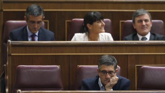 Vista del nuevo escaño (i-abajo) de Pedro Sánchez. 