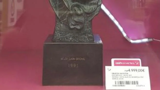 Los Bajo Ulloa tratan de vender su premio Goya en una tienda de segunda mano