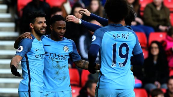 Los jugadores del City celebran un gol. 