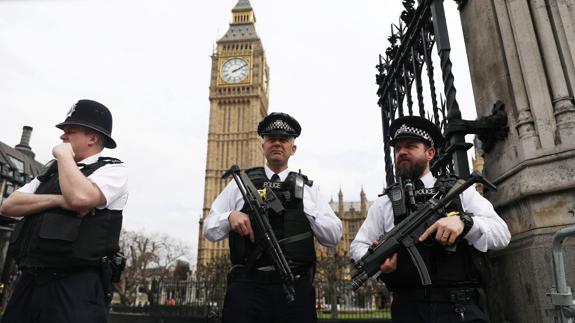 Agentes de policía londinenses.