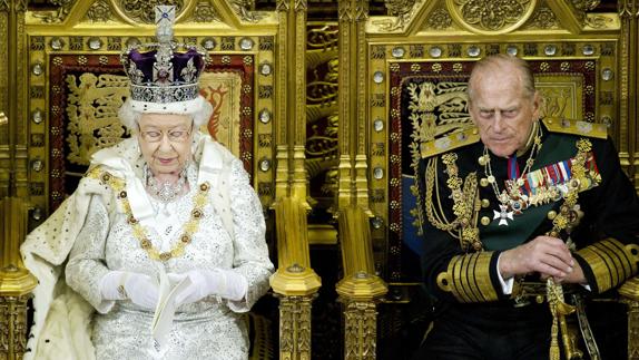 La Reina Isabel II con su marido Felipe de Edimburgo.