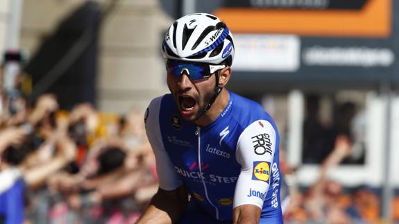 Fernando Gaviria festeja su victoria. 