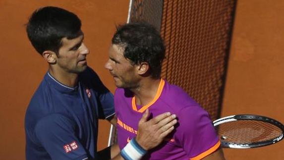 Rafa Nadal y Novak Djokovic, al final del partido. 