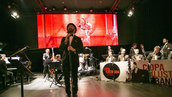 Javier Botella y la Copa Ilustrada Band, durante una actuación.