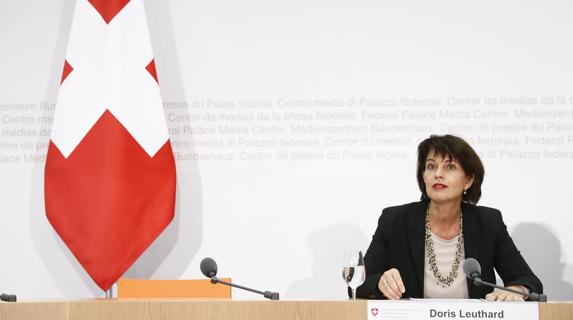 La consejera Doris Leuthard explica el nuevo plan energético suizo. 