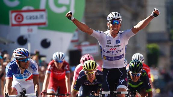 Bob Jungels celebra su victoria. 